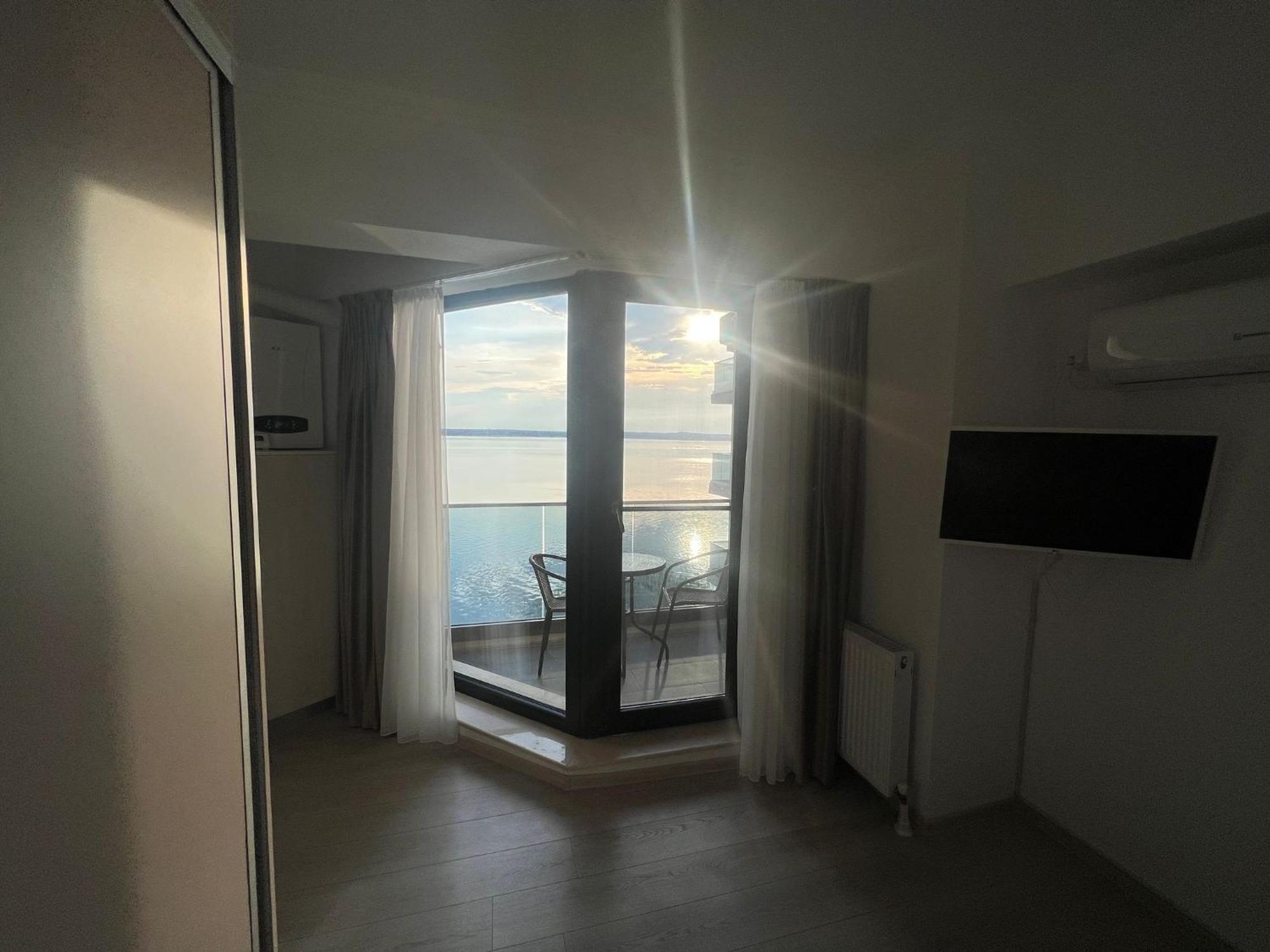 Apartamento Kitty Studio Sunset Lake Mamaia Exterior foto